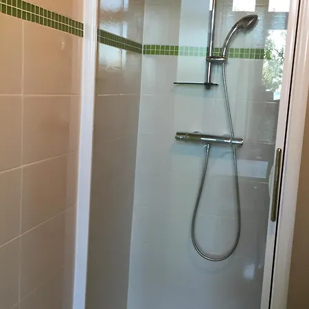 Apartament Bord De Avec Jardin Et Terrasse - - Fr-1-843-54