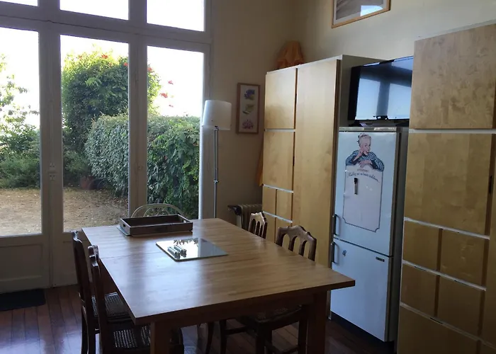 Apartment Bord De Avec Jardin Et Terrasse - - Fr-1-843-54